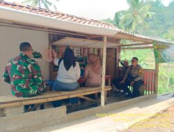 Aipda Agus Sukmana bersama Babinsa Desa Sukamukti Peltu Adi Kuladi Laksanakan Anjangsana dan Silaturahmi TNI/Polri dengan Warga