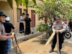 Sat Samapta Polres Purwakarta Salurkan Air Bersih ke Ponpes Nurul Hikmal