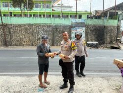 Polres Sumedang dan 26 Polsek Jajaran Salurkan Bantuan melalui Jumat Berkah